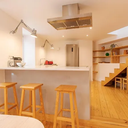 The Yellow House - Duplex With Local Charm *