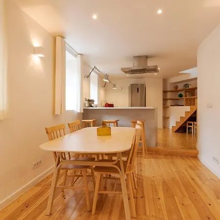 The Yellow House - Duplex With Local Charm *